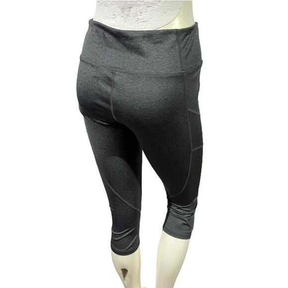 Grey Reebok Capri Leggings, Size Medium, Excellent Condition - Picture 12 of 16
